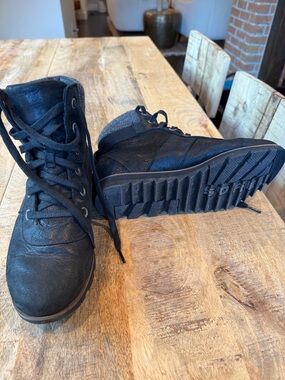 Sorel Black Lace-Up Ankle Boots